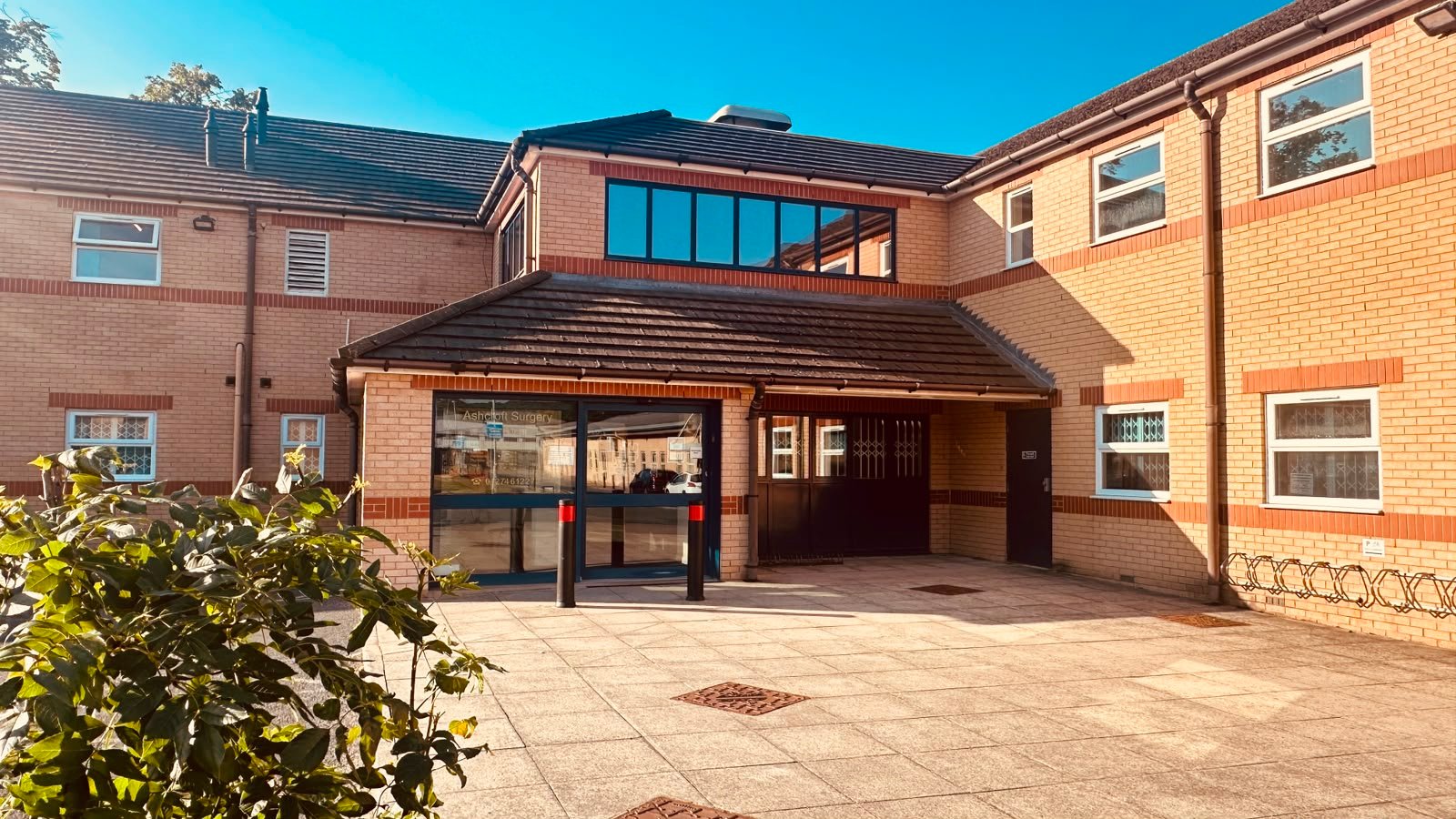 The front entrance of Ashcroft Surgery on Newlands Way, Eccleshill